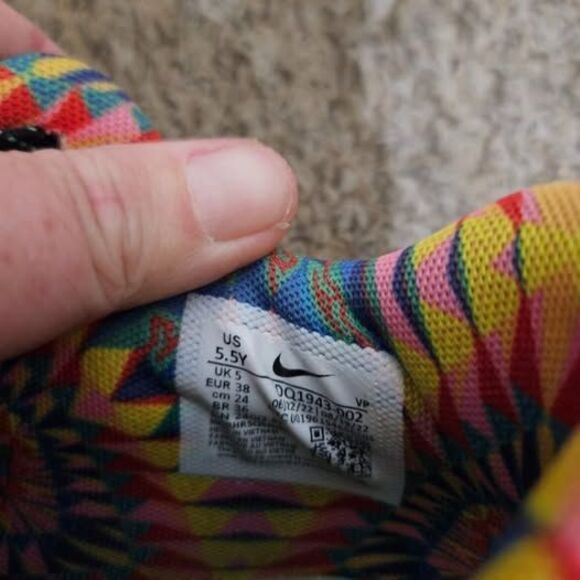 Boys Nike Giannis Immortality 2 shoes size 5.5Y - Picture 3 of 5